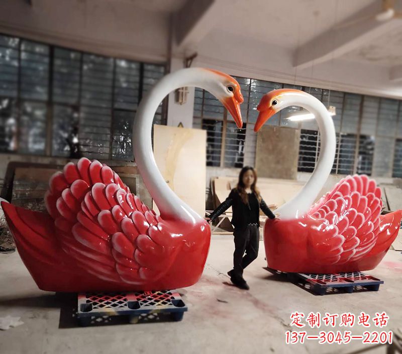 郴州天鹅玻璃钢爱心婚礼景观摆件