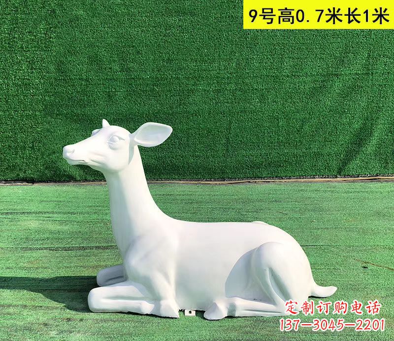 郴州玻璃钢白色小鹿动物雕塑