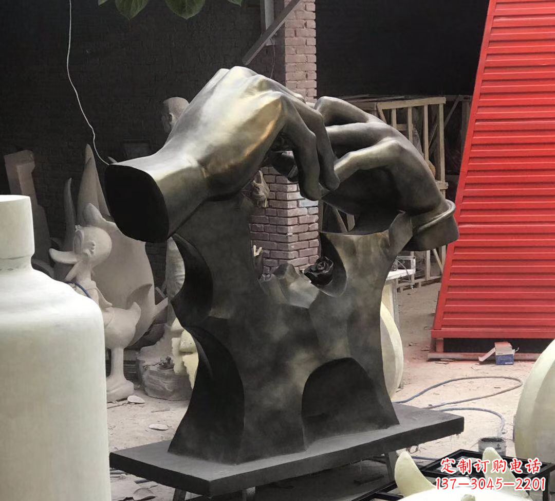郴州玻璃钢仿铜戒指雕塑浪漫情感的象征