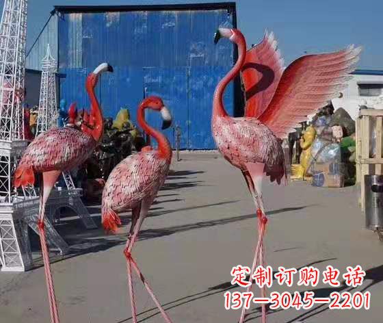 郴州火烈鸟雕塑以玻璃钢创造精美的景观雕塑