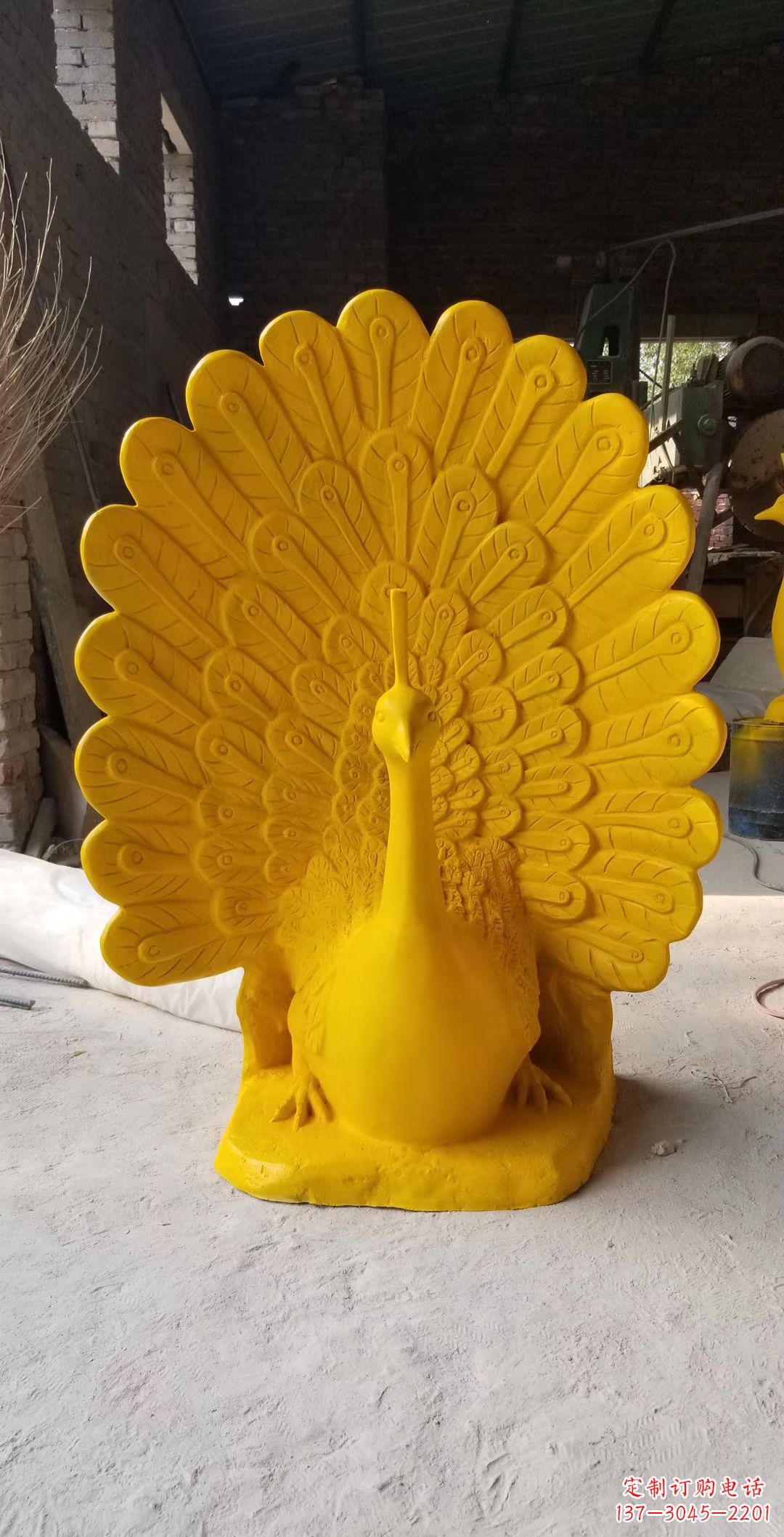 郴州玻璃钢制作的孔雀雕塑