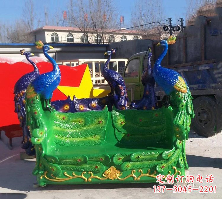 郴州玻璃钢孔雀雕塑给您带来精美的艺术体验
