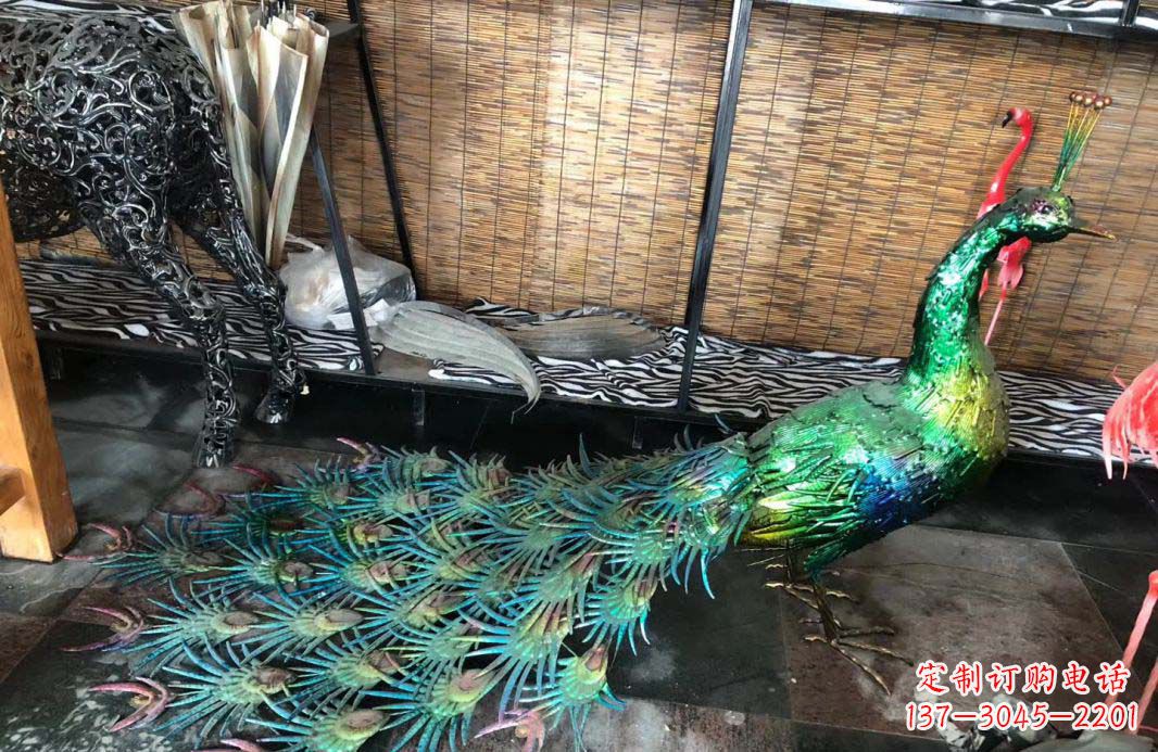 郴州不锈钢彩色景观孔雀雕塑