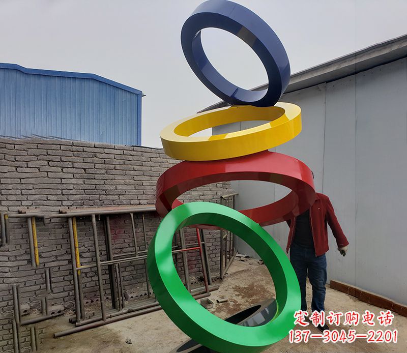 郴州璀璨缤纷的不锈钢圆环雕塑