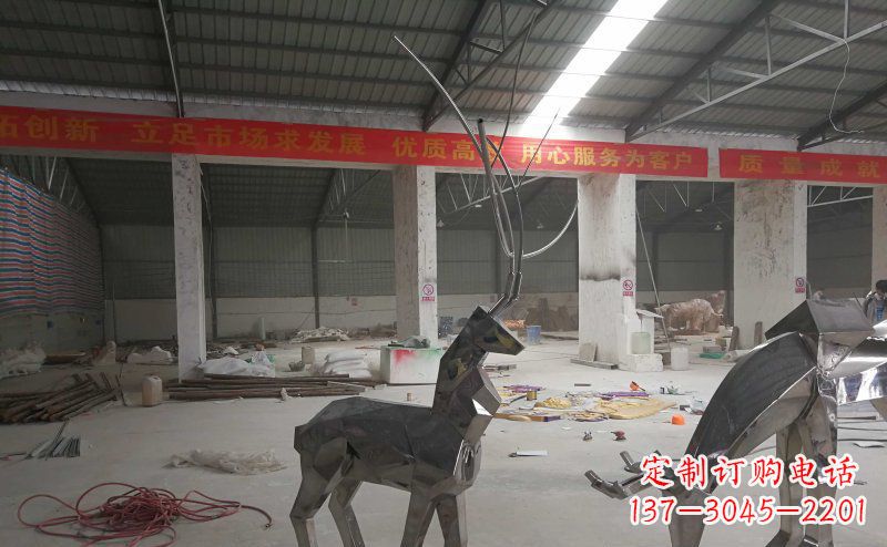 郴州不锈钢麋鹿雕塑静谧美丽的自然之美