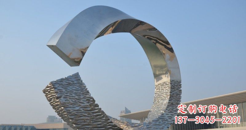 郴州环绕城市的不锈钢圆环雕塑