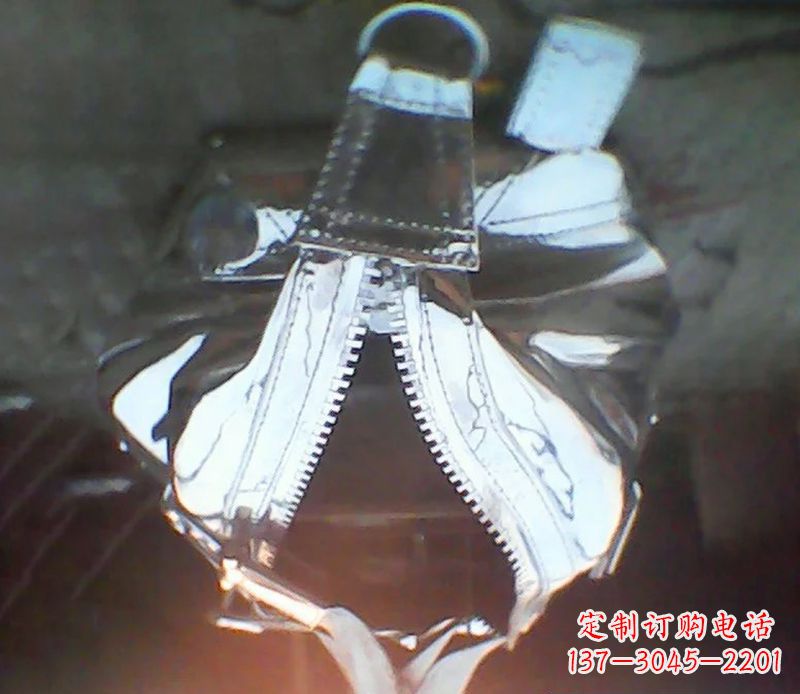 郴州精美不锈钢手提包雕塑