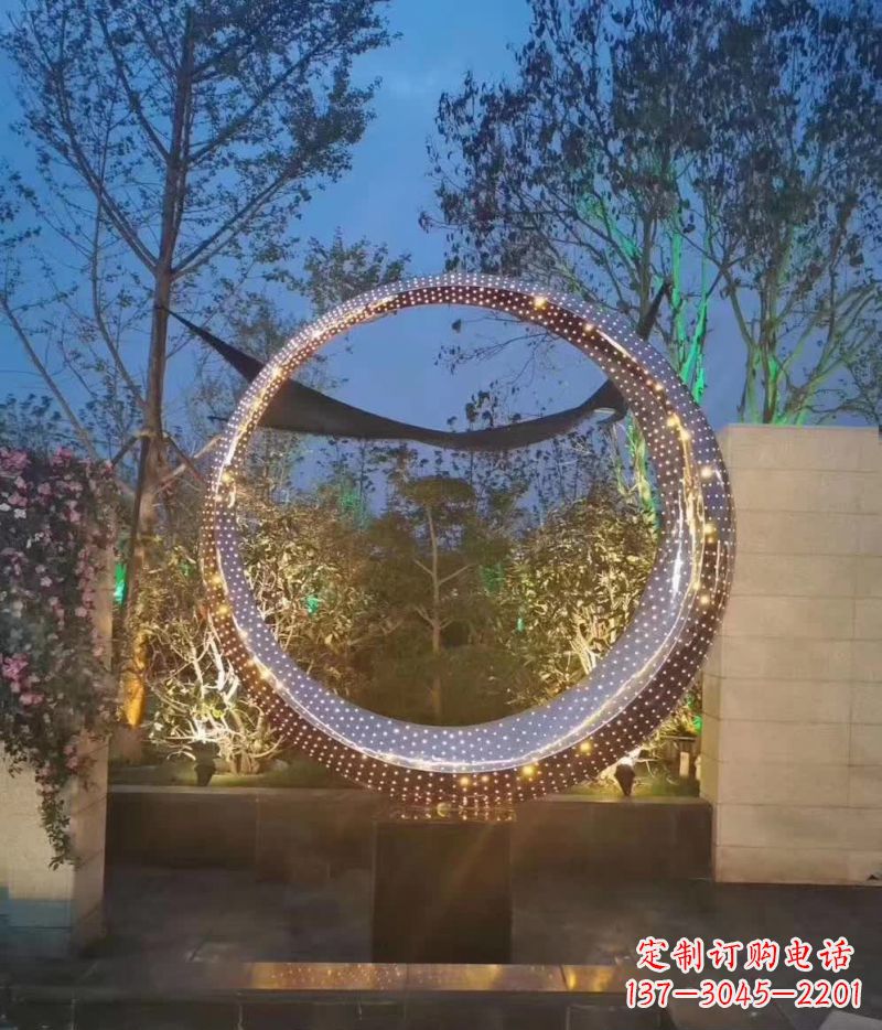 郴州不锈钢圆环雕塑艺术与环境的完美结合
