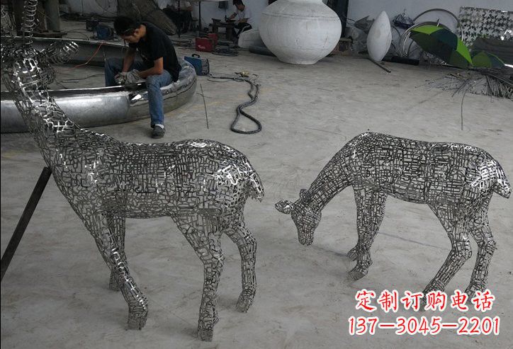 郴州不锈钢动物镂空鹿雕塑精美的艺术品