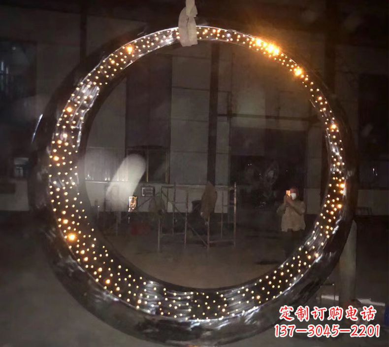 郴州璀璨夜空,不锈钢发光月亮雕塑