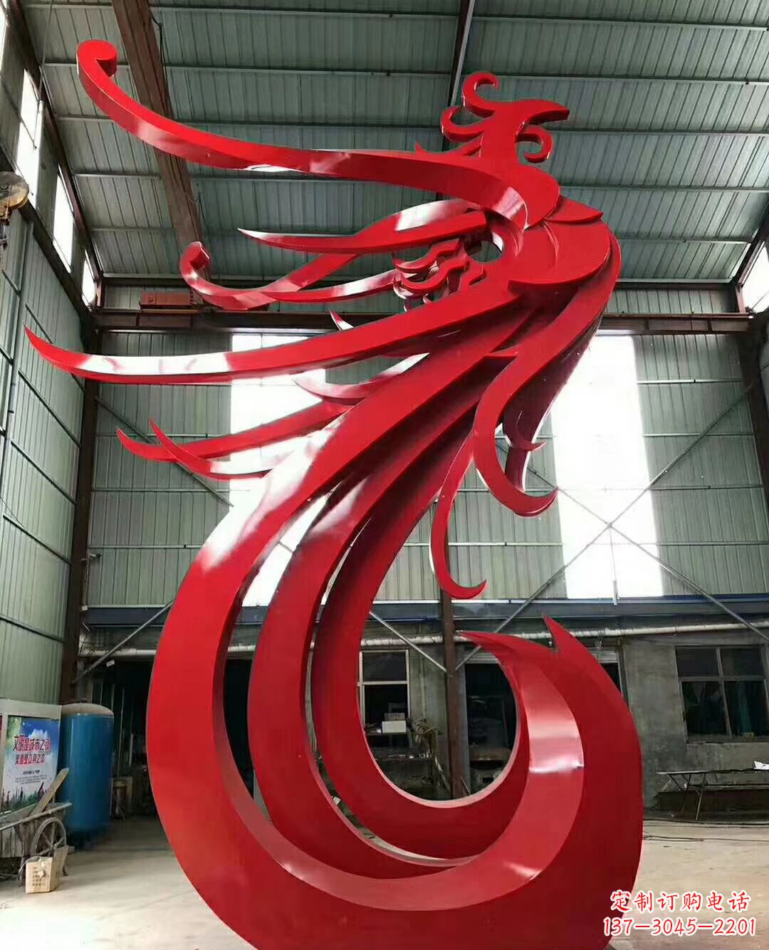 郴州不锈钢凤凰雕塑象征着新生的力量