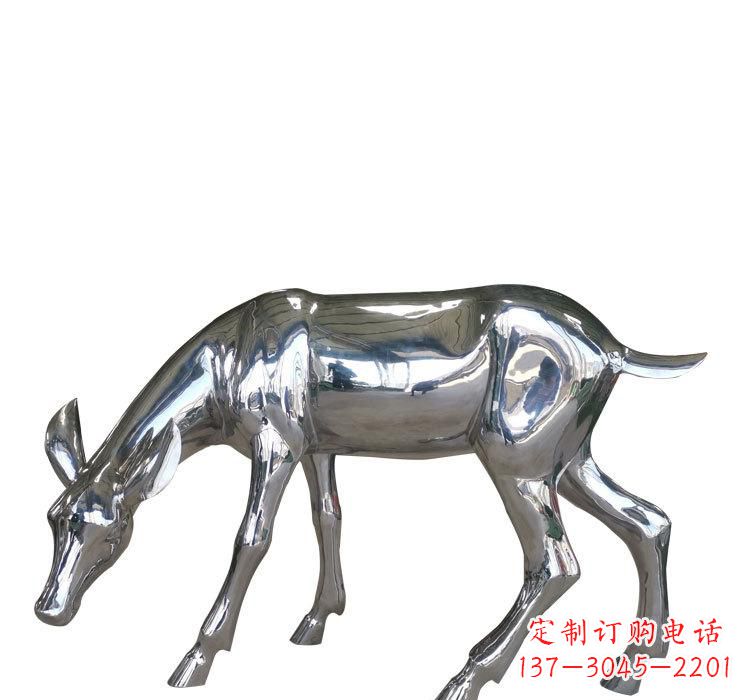 郴州不锈钢公园草坪上的鹿雕塑——让美景更加完美