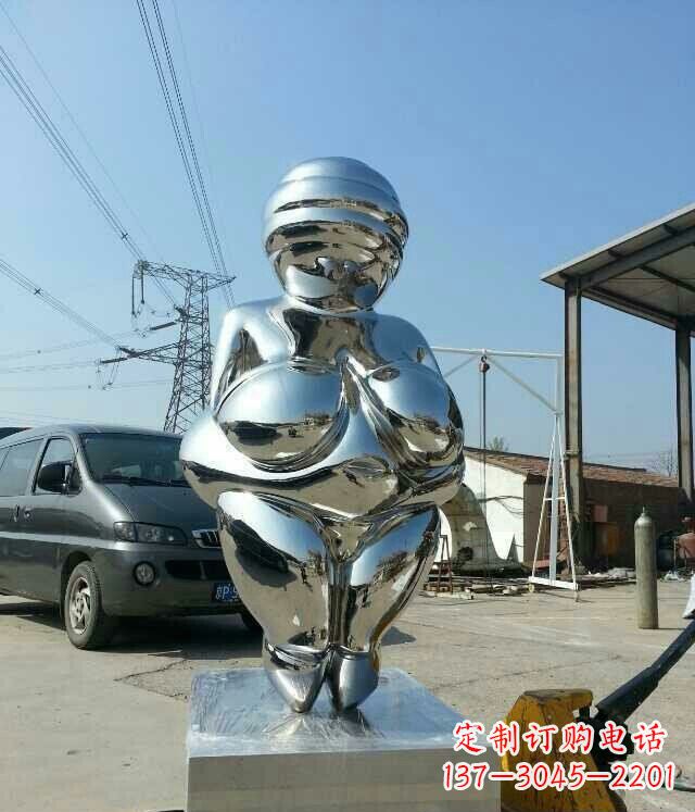 郴州女性之美不锈钢公园的女人雕塑
