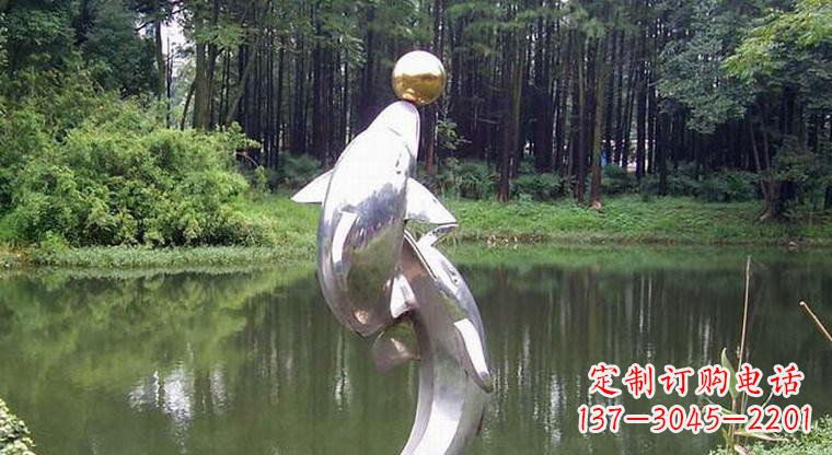 郴州海豚的传说——不锈钢公园顶部雕塑