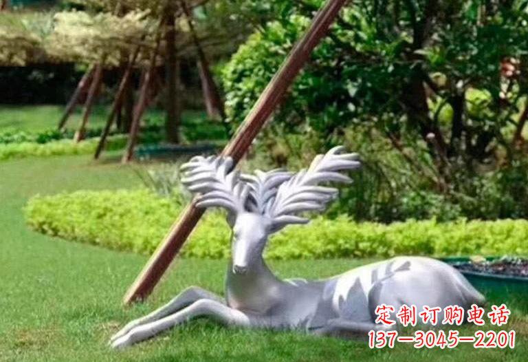 郴州不锈钢公园大角鹿雕塑精致而美丽