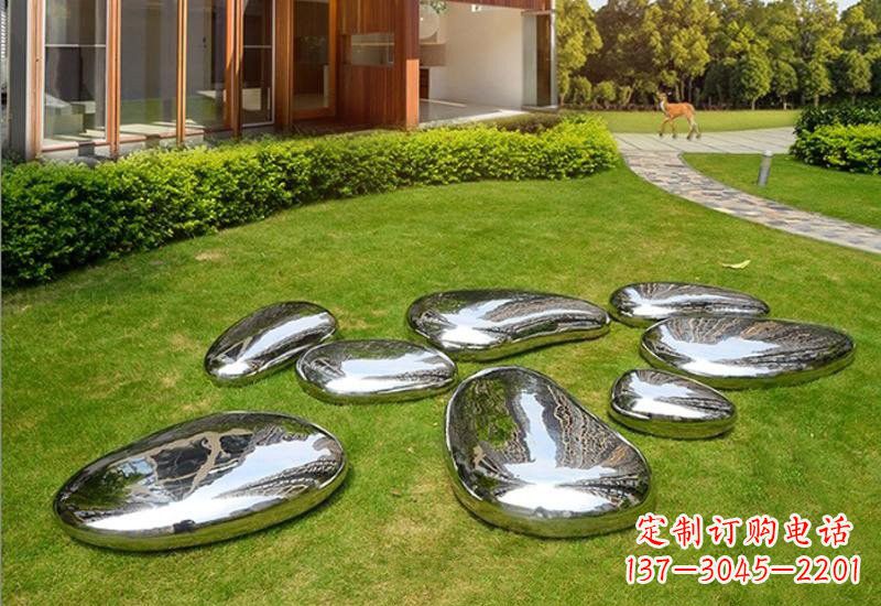郴州不锈钢公园的鹅卵石雕塑