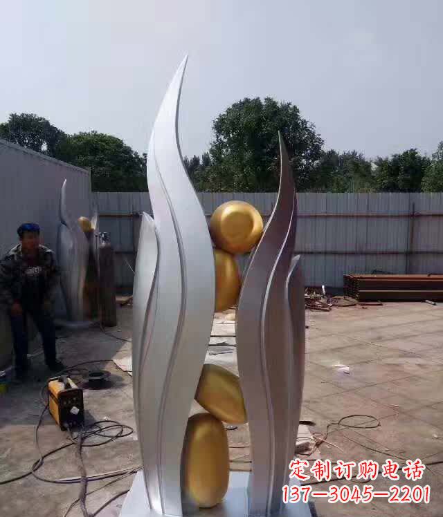 郴州不锈钢广场翅膀雕塑象征着自由之翼