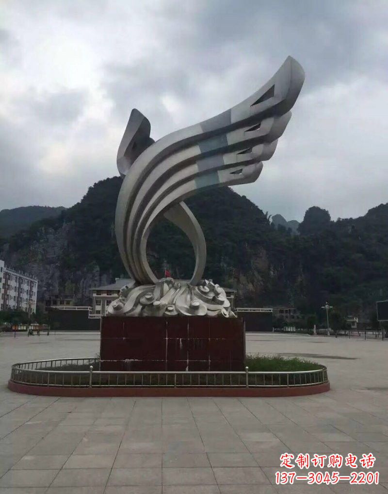郴州翅膀雕塑——环绕不锈钢广场的精美艺术品
