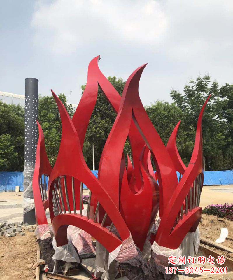 郴州不锈钢树叶雕塑美丽而持久的艺术