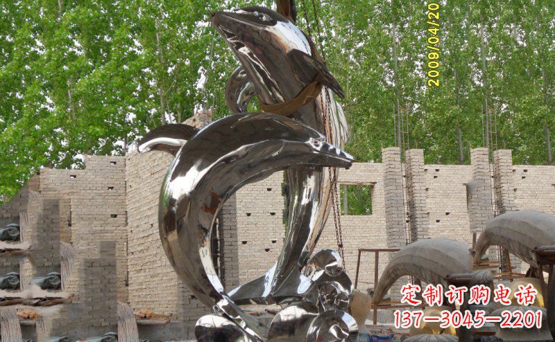 郴州海豚之美不锈钢海边雕塑
