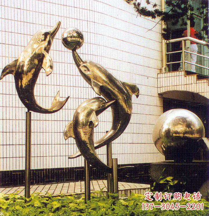 郴州海豚跃动的校园雕塑
