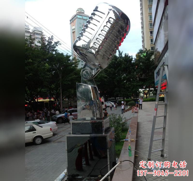 郴州不锈钢话筒雕塑高贵而又精致