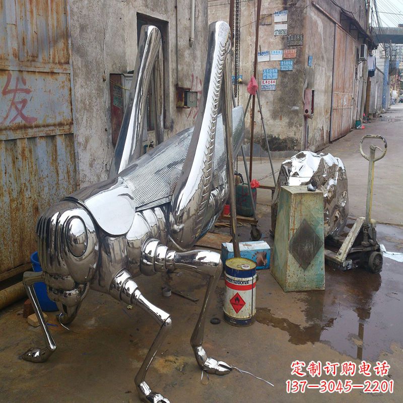郴州不锈钢蝗虫雕塑营造美好的自然环境