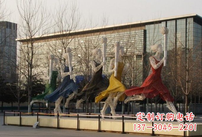 郴州不锈钢火炬手雕塑象征着永恒的精神