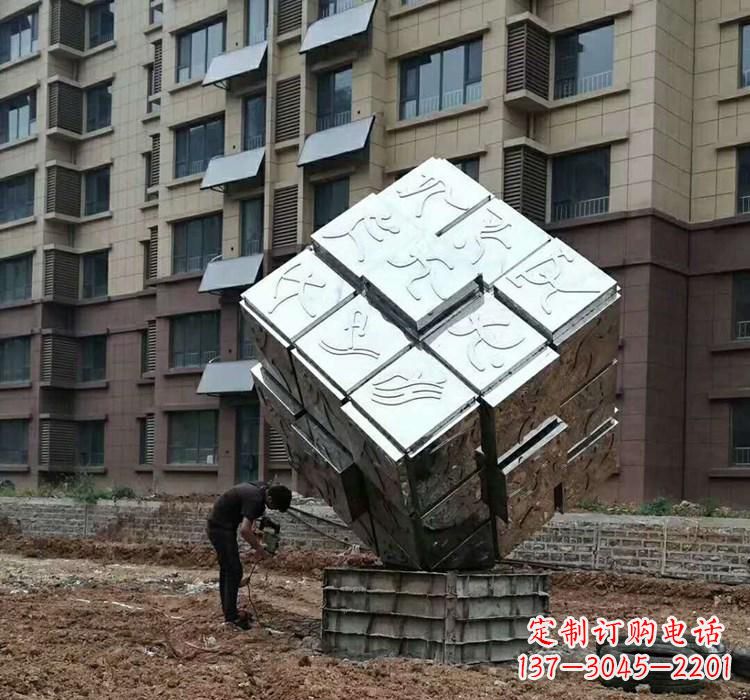郴州不锈钢景观魔方雕塑——现代科技的精妙结合