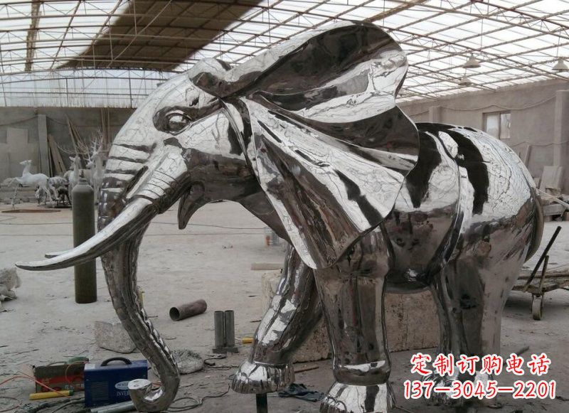 郴州不锈钢镜面大象雕塑——独特的艺术精品