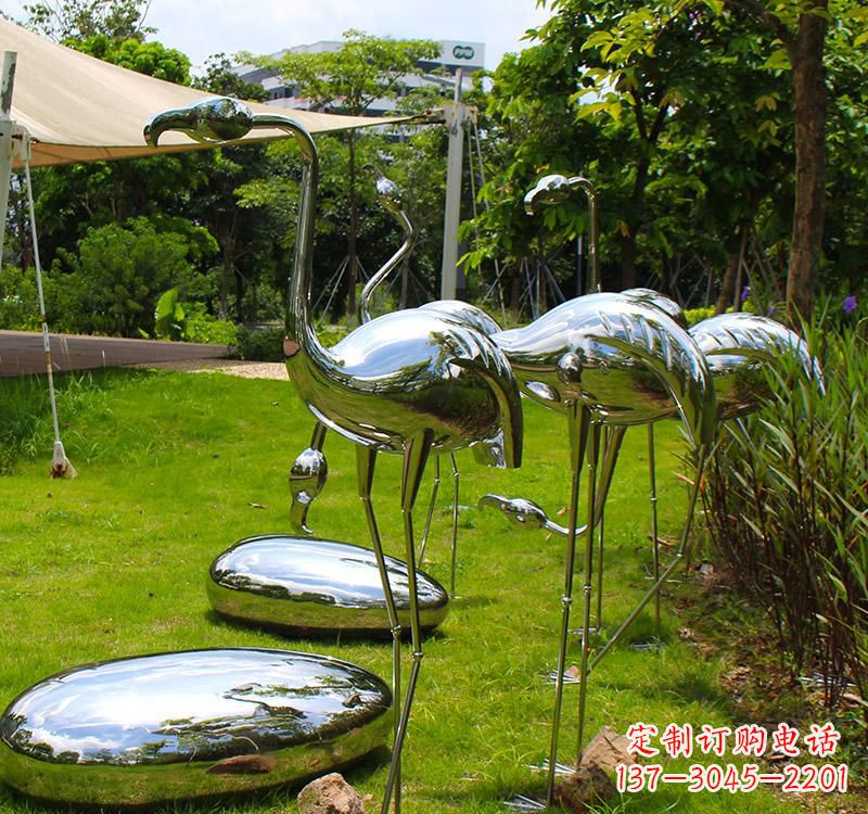 郴州不锈钢镜面火烈鸟雕塑精美外形、多彩光泽