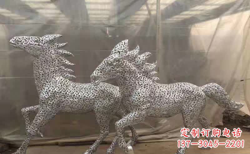 郴州不锈钢马雕塑精美而又富有动感