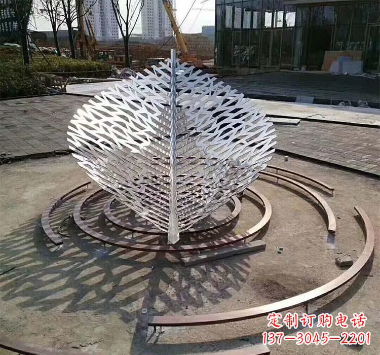 郴州不锈钢镂空树叶雕塑——给环境带来美丽
