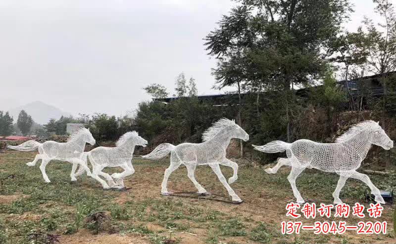 郴州不锈钢马雕塑勇往直前