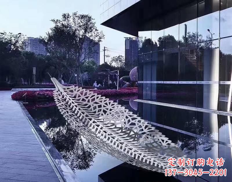 郴州不锈钢镂空树叶雕塑——精致美观的艺术精品