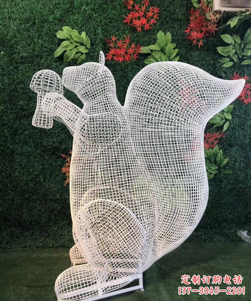 郴州不锈钢松鼠雕塑展现自然的美