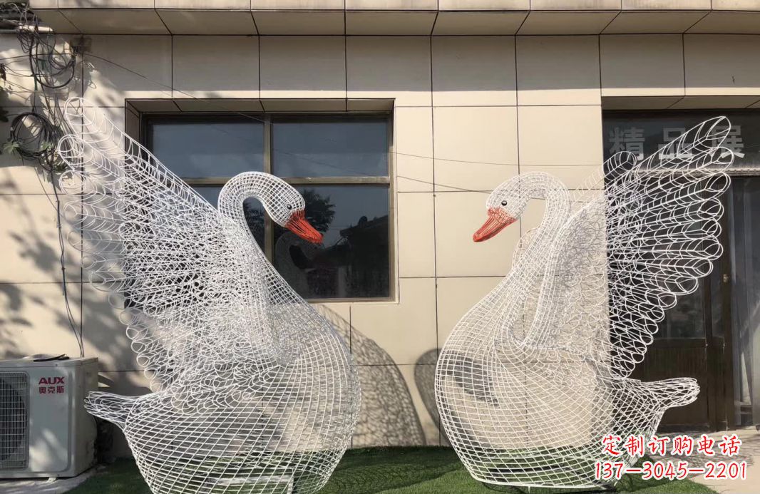 郴州不锈钢镂空天鹅雕塑象征着美丽的永恒