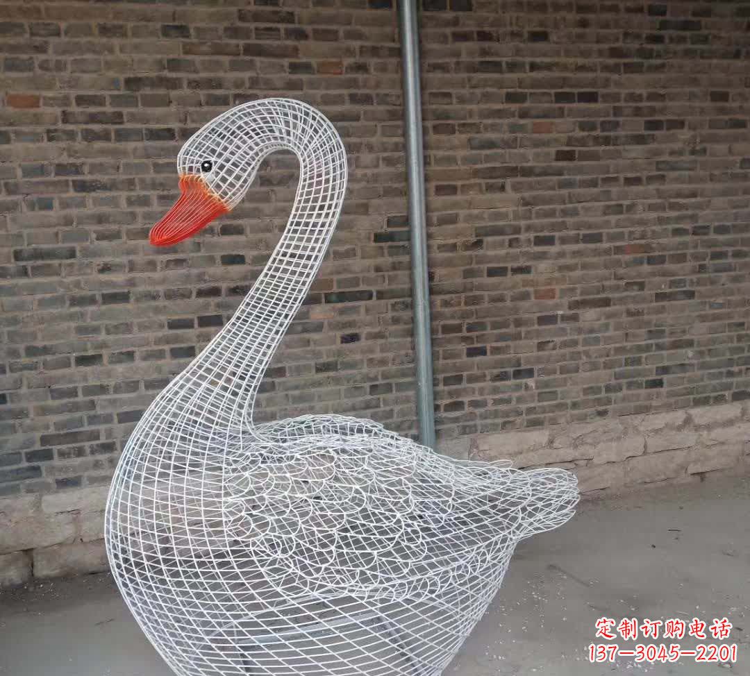 郴州不锈钢镂空天鹅雕塑精美而优雅