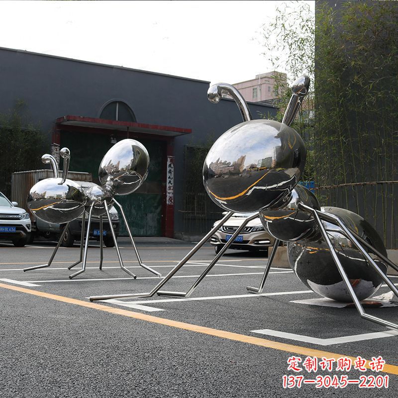 郴州蚂蚁雕塑给城市街道带来活力