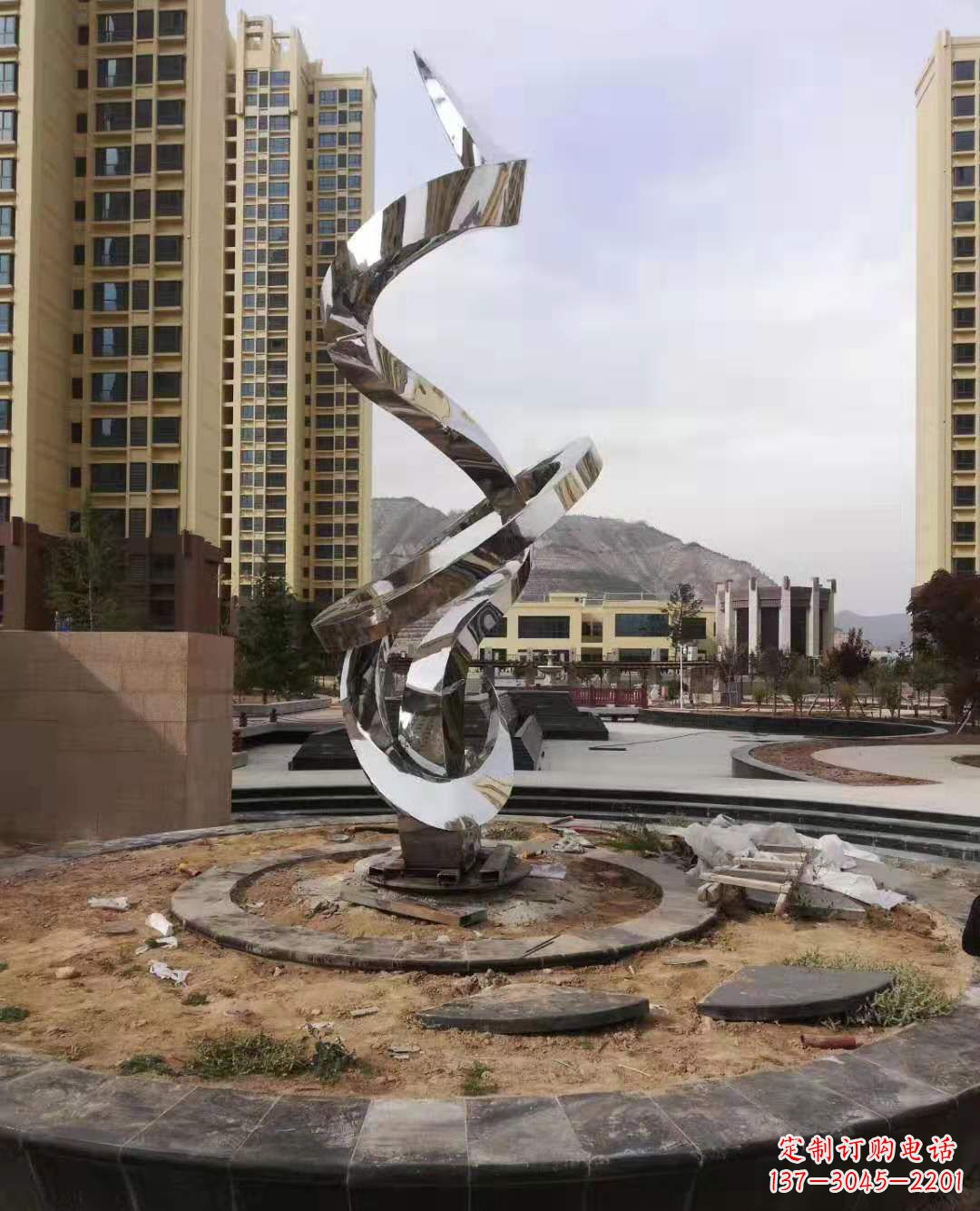 郴州飘带雕塑美化城市空间的艺术
