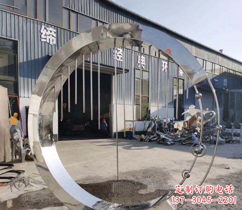 郴州不锈钢旋转流水圆环雕塑