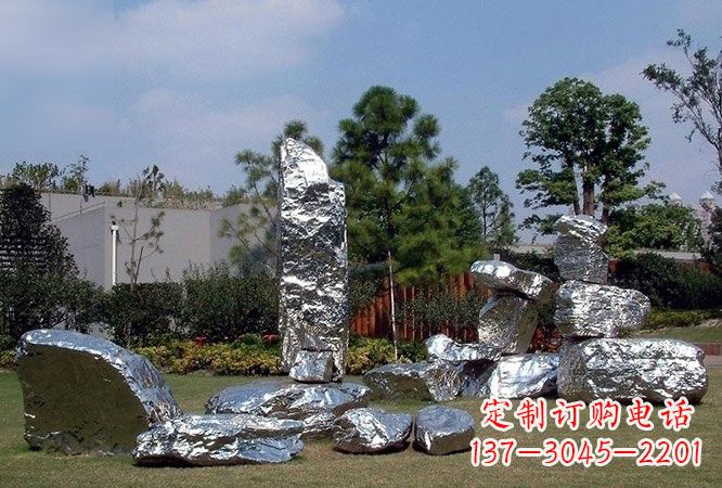 郴州美丽的太湖石雕塑