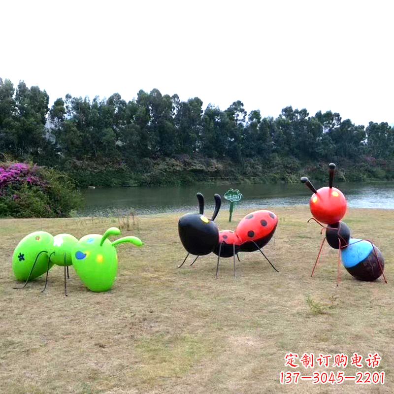 郴州彩绘玻璃钢蚂蚁雕塑——精致又充满动感