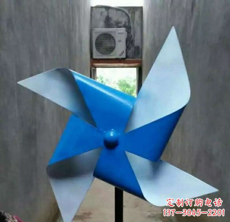 郴州色彩斑斓的不锈钢风车雕塑