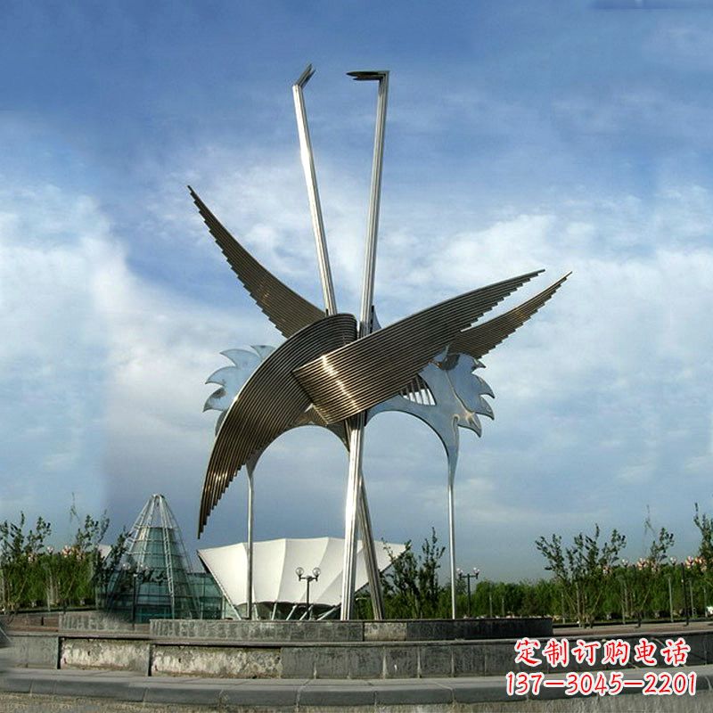郴州城市广场精美仙鹤雕塑
