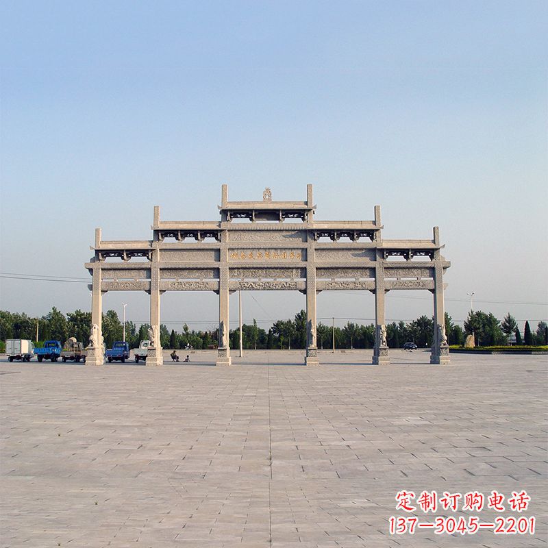 郴州精美石雕牌坊点缀城市广场