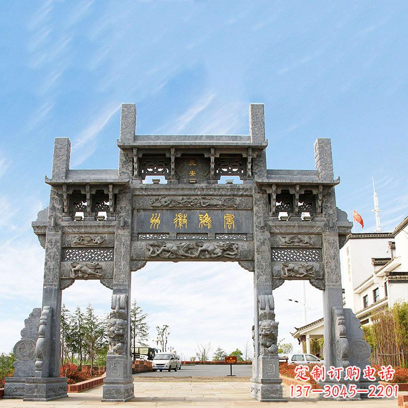 郴州城市园林中精美的牌坊雕塑