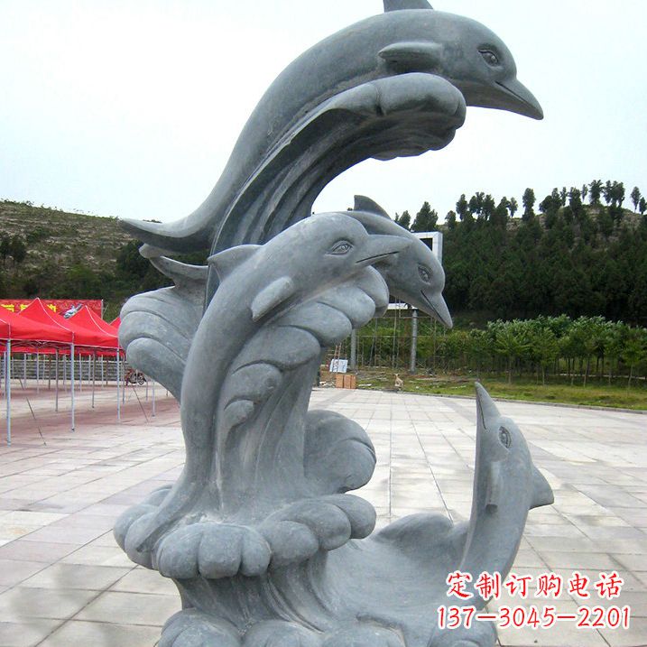 郴州海豚雕塑凝聚着美丽与动感