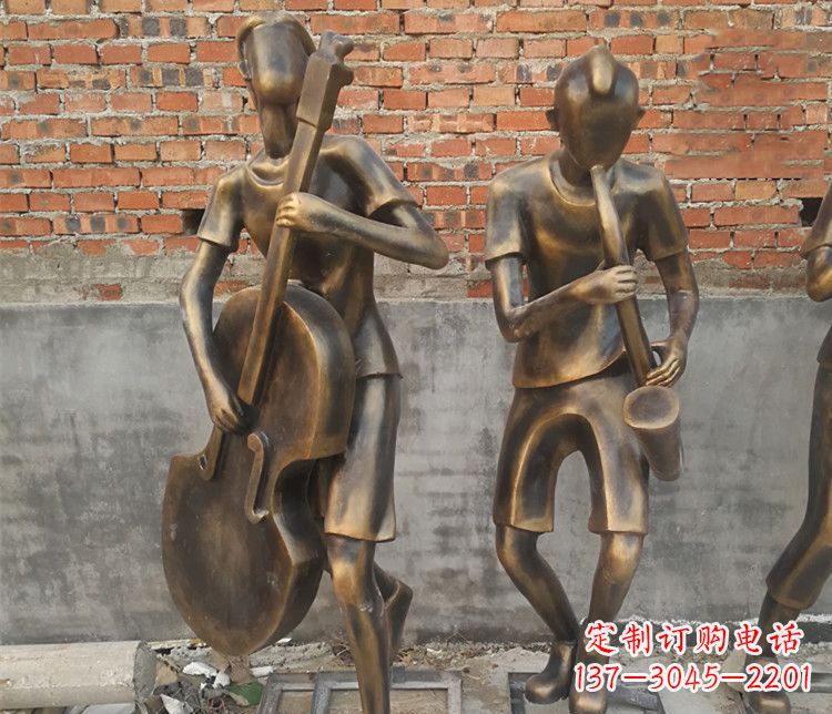 郴州雄伟屹立——萨克斯铜雕