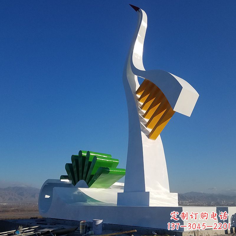 郴州美丽的仙鹤雕塑